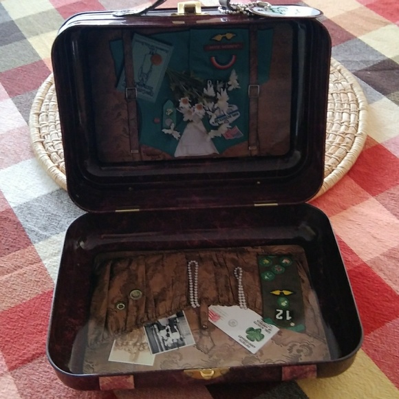 100 YEARS GIRLS SCOUTS LUNCH BOX - Picture 3 of 4